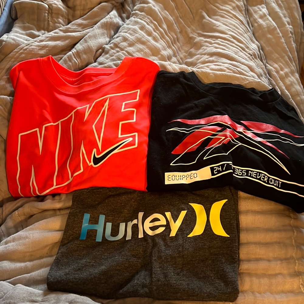 Boys tshirts (3) Nike, Reebok, Hurley size 6/7